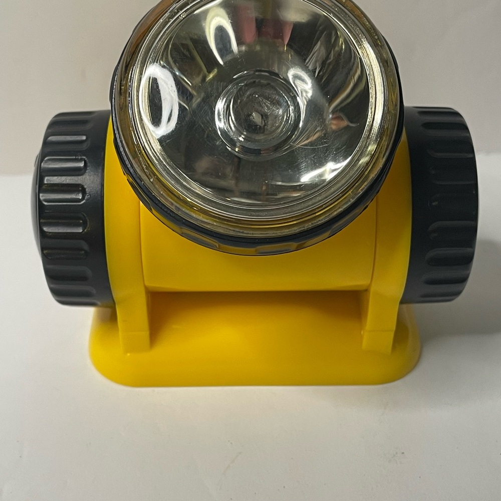 Larin Yellow Flashlight - Picture 6 of 7